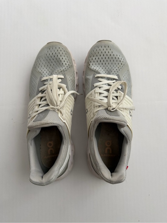 On Running Shoes - On Running Cloudswift Sneakers Women’s Size 9 White Gray Athletic Running Shoes